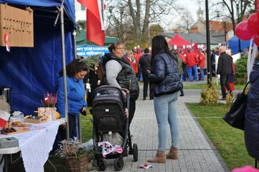 Jarmarkiem Świętomarcińskim uczcili w Widawie dzień 11 listopada